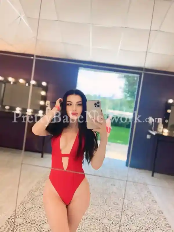 Juliana Instagram & OnlyFans model Available near Bangalore Airport